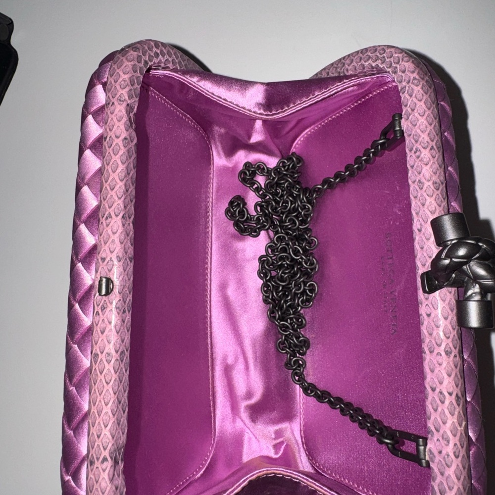 Bottega Veneta Mauve Pink Woven Satin Knot Clutch - Picture 9 of 11